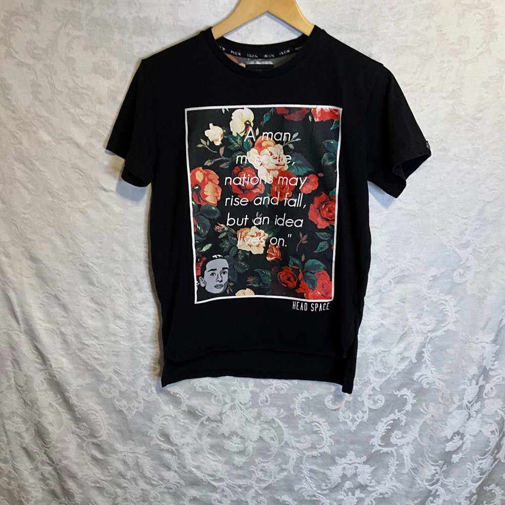 RISE AS 1NE Black Graphic T Shirt Floral Portrait Quote Womens L Streetwear